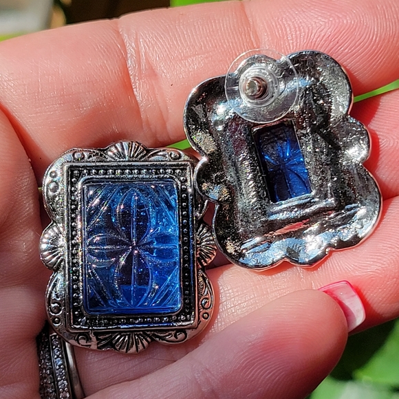 Western Boho Etched Glass Silver Tone Earrings, four colors - Picture 3 of 5